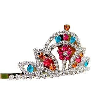 Beautiful 2 inch tiara, perfect for the little princess in your life.